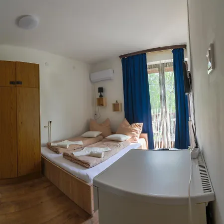 Πανσιόν Zomi Vendeghaz