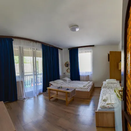 Πανσιόν Zomi Vendeghaz 3*