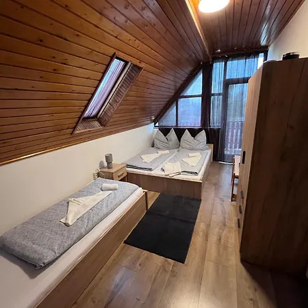 Zomi Vendeghaz Πανσιόν